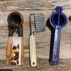 VINTAGE PECAN/WALNUT NUTCRACKER WAVY CHOPPER CUTTER LEMON SQUEEZER BUNDLE